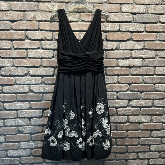 Dressbarn Collection Black & White Vintage Midi Floral Dress - Picture 2 of 8